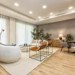 Vivi Homes - Apollo Luxury, Pool, Gym & Apartman