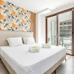 Vivi Homes - Apollo Luxury, Pool, Gym & Apartman *
