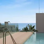 Vivi Homes - Apollo Luxury, Pool, Gym & Apartman