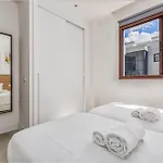 Vivi Homes - Apollo Luxury, Pool, Gym & *