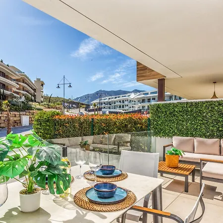 Vivi Homes - Apollo Luxury, Pool, Gym & Apartment