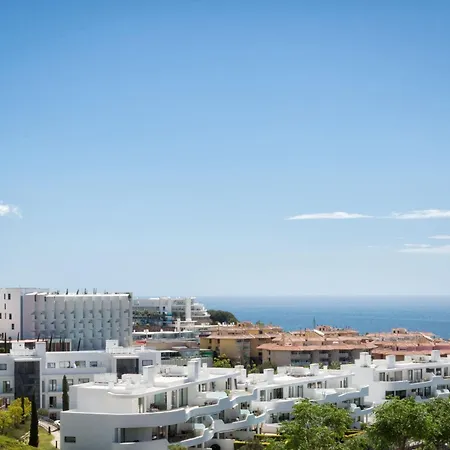 Vivi Homes - Apollo Luxury, Pool, Gym & Apartment