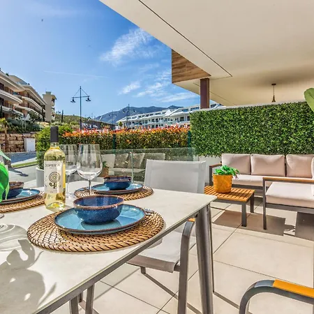 Vivi Homes - Apollo Luxury, Pool, Gym & * Fuengirola