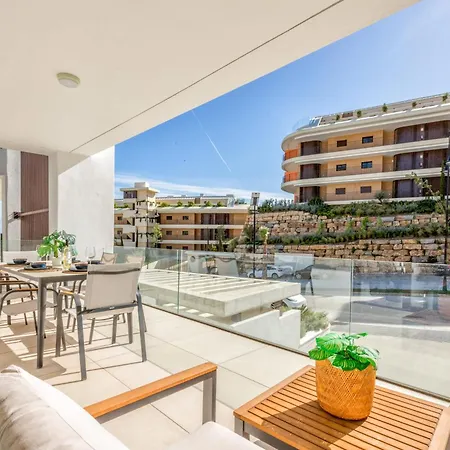 Vivi Homes - Apollo Luxury, Pool, Gym & Apartman Fuengirola